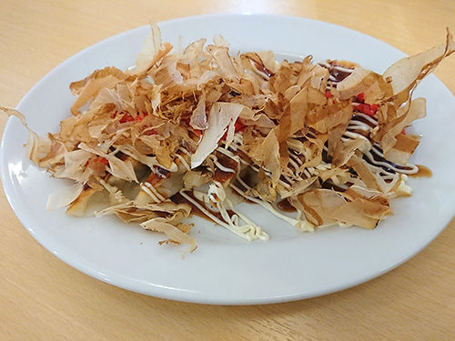 一見するとお好み焼きですが……