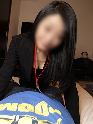 極上美女がガマンできずにムラムラと……