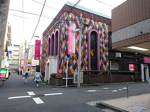 横浜某所の街角に「いきなり!」って感じで現れる いきなり!フーゾク